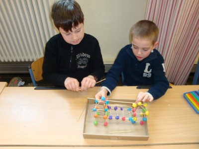 Justin und Pieter beim Bauen.